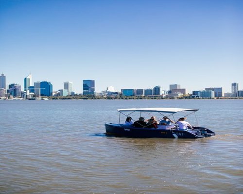 Perth Swan River landscape suitable for a relaxed weekend stay